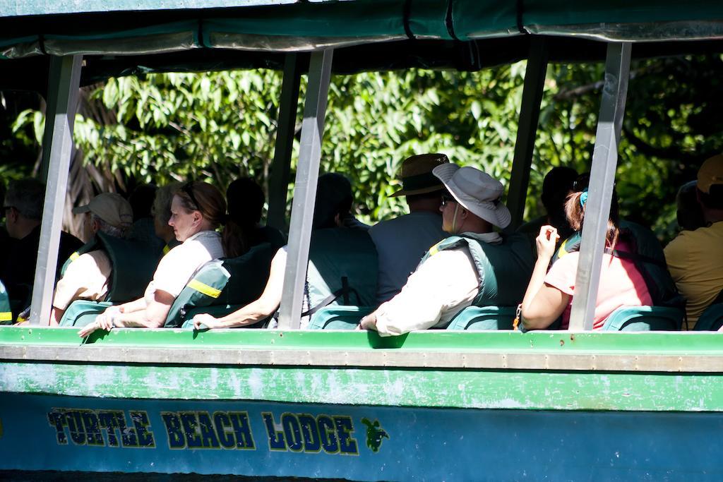 Turtle Beach Lodge ตอร์ตูเกโร ภายนอก รูปภาพ